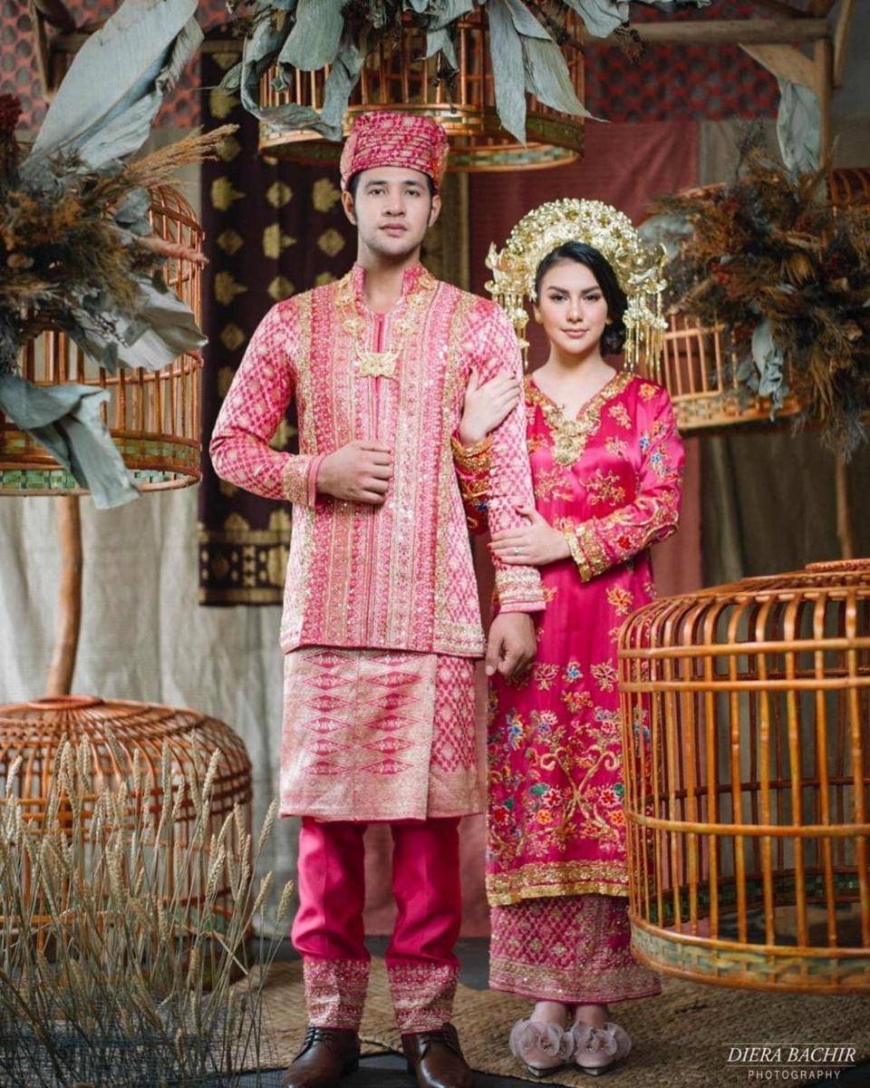 Artis prewedding pakai adat Minang (Dierabachir via Instagram.com/ammarzoni/)