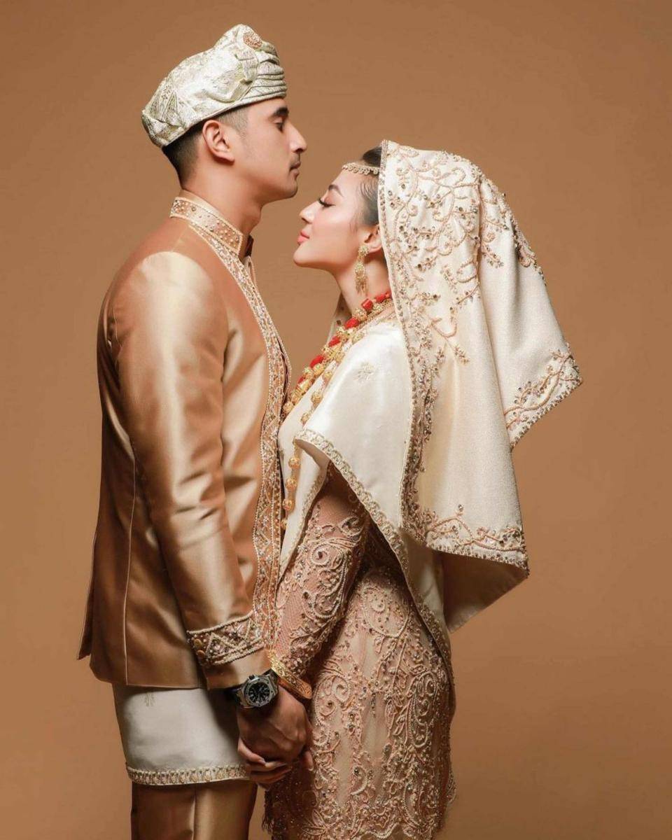 Artis prewedding pakai adat Minang (Aldiphoto | Jokiphotography via Instagram.com/marginw/)