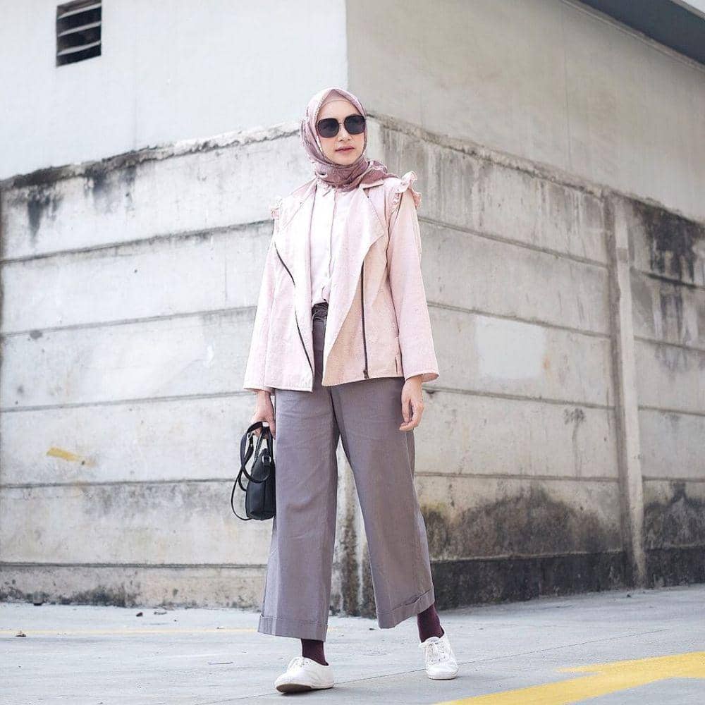 OOTD dengan bawahan wide leg pants ala selebgram Bahjatina (instagram.com/bahjatina)