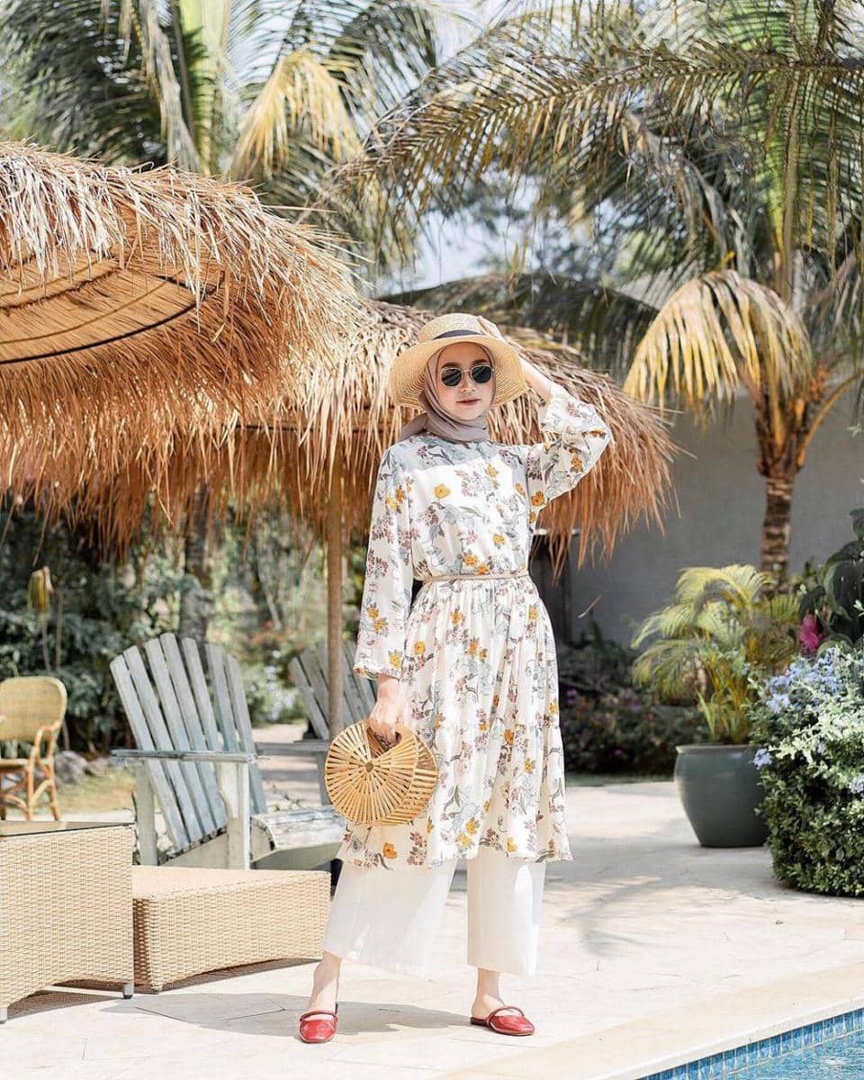 OOTD dengan bawahan wide leg pants ala selebgram Bahjatina (instagram.com/bahjatina)