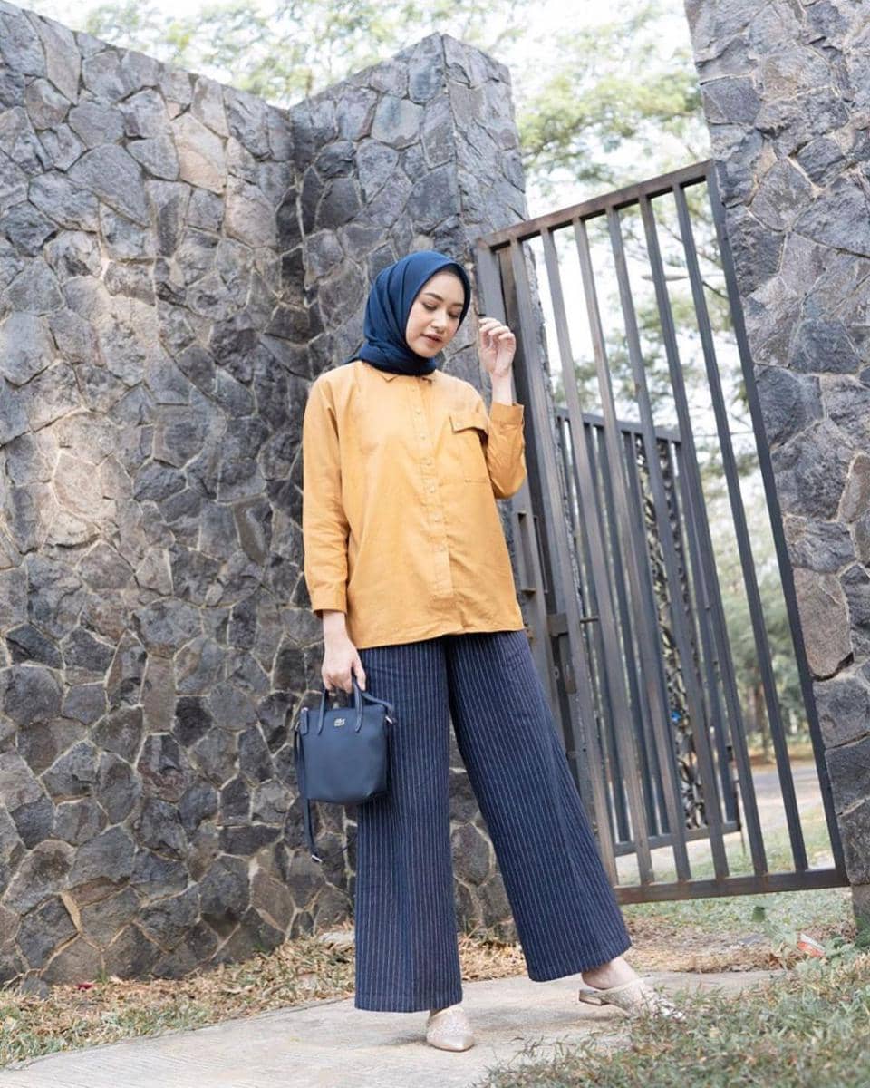 OOTD dengan bawahan wide leg pants ala selebgram Bahjatina (instagram.com/bahjatina)