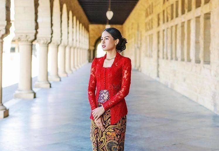 Maudy Ayunda dan 9 Selebriti Ini Tampil Memukau dengan Kebaya Merah