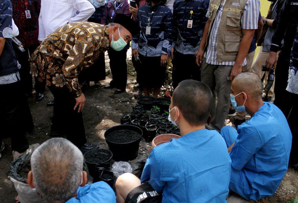Di Makassar, Menko PMK Temukan Pasien ODGJ Tak Terdaftar BPJS