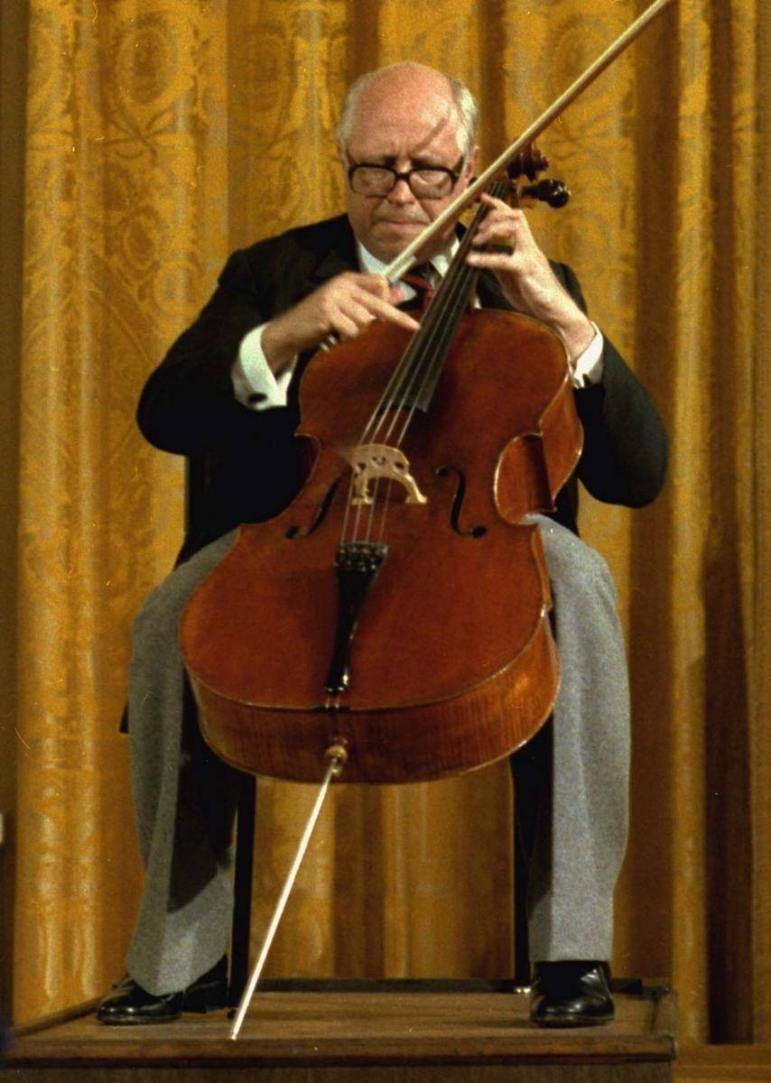 Selo Jean-Louis Duport dimainkan oleh musisi Rusia, Mstislav-Rostropovich. (britannica.com)