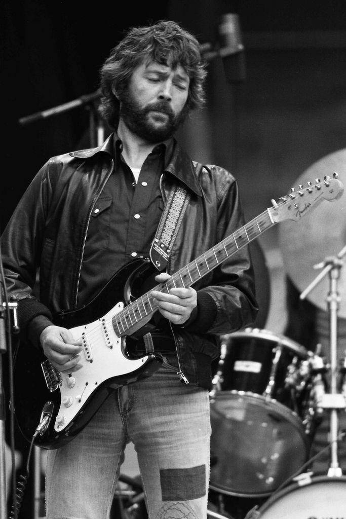 Eric Clapton memainkan Blackie Stratocaster, Rotterdam, 1978. (wikimedia.org)