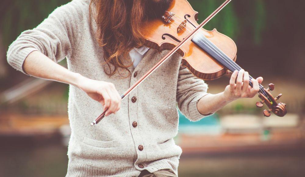 10 Contoh Alat Musik Chordophone, Punya Salah Satunya?