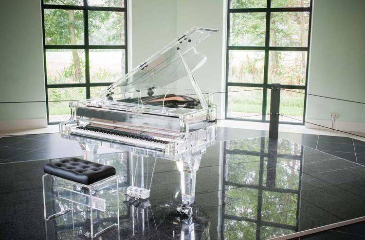 piano kristal produksi Heintzman (thepiano.sg)