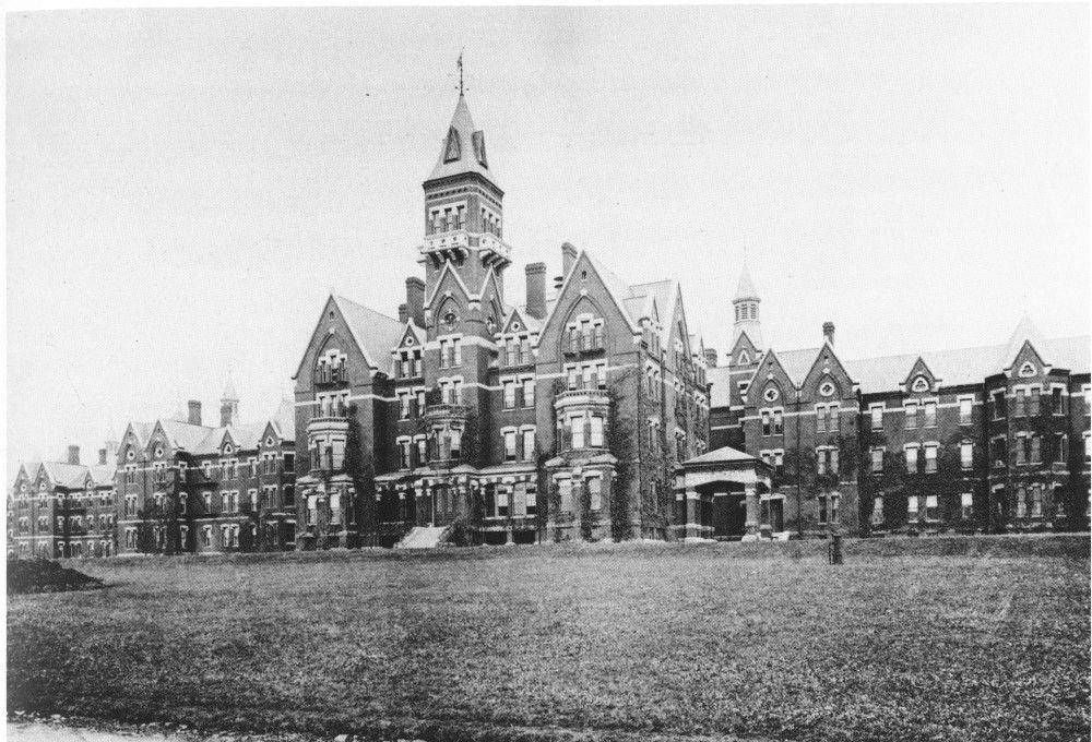 RSJ Danvers pada 1893 (wikimedia.org)