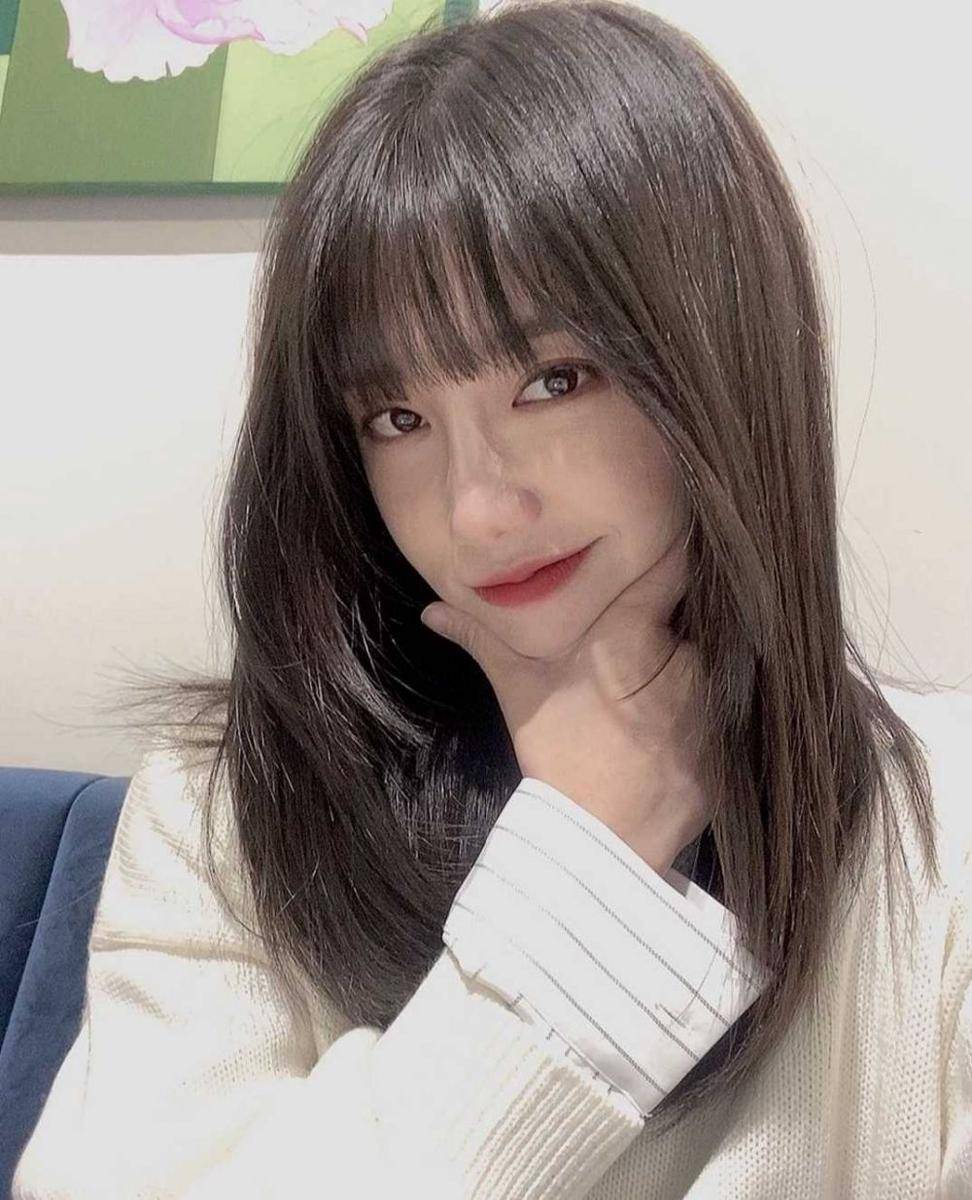 Jung Eun Ji (Instagram.com/artist_eunji)