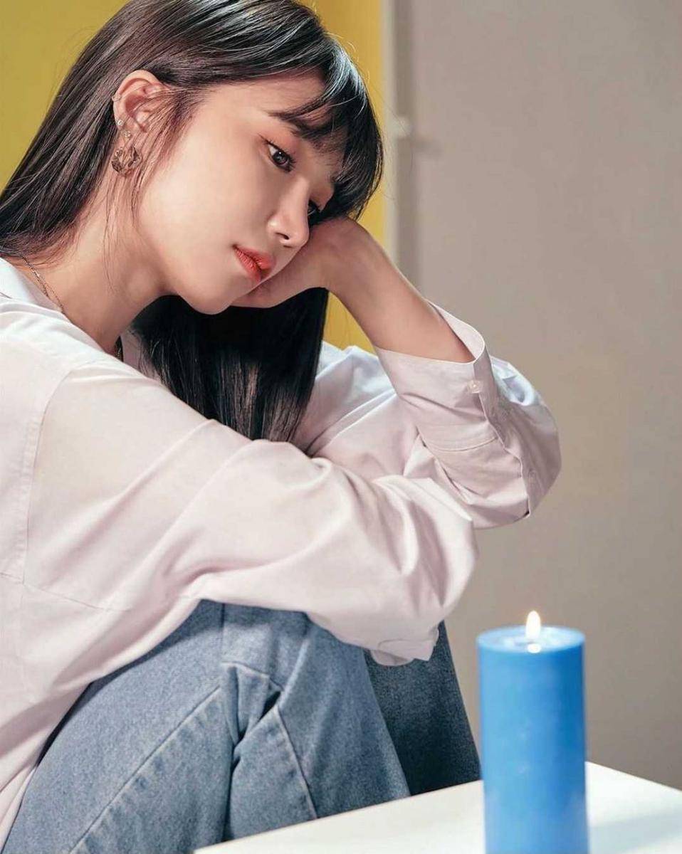 Jung Eun Ji (Instagram.com/artist_eunji)