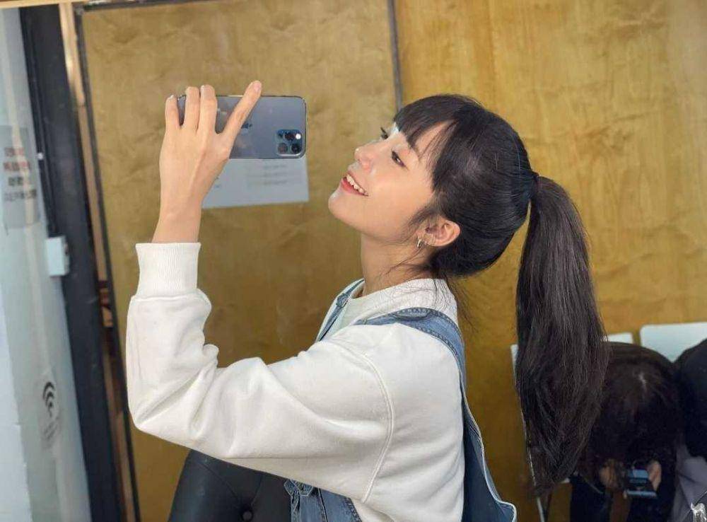 Jung Eun Ji (Instagram.com/artist_eunji)