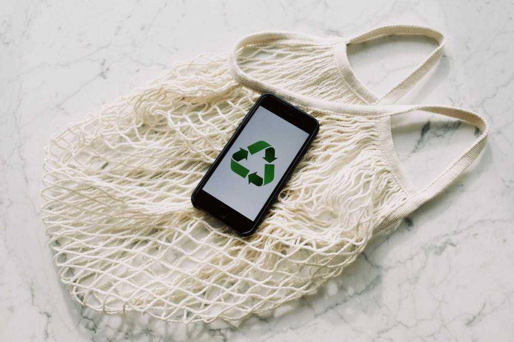 recycle (pexels.com/ready made)