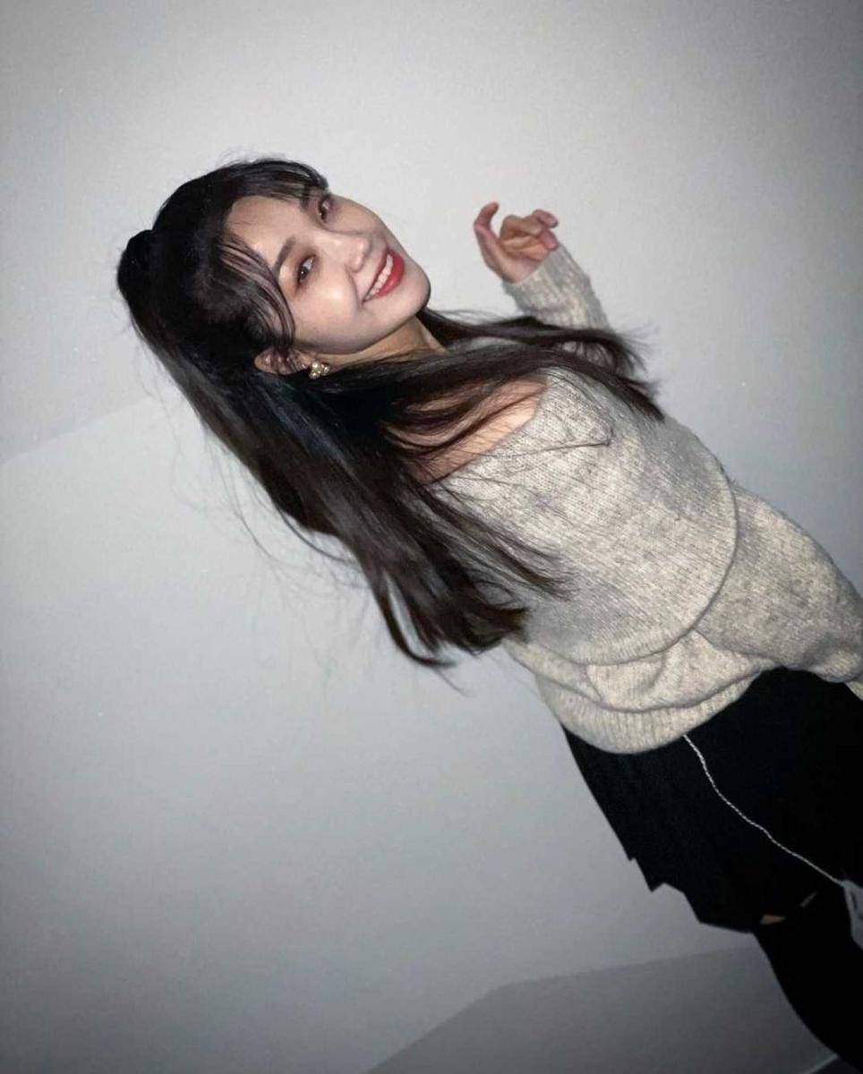 Jung Eun Ji (Instagram.com/artist_eunji)