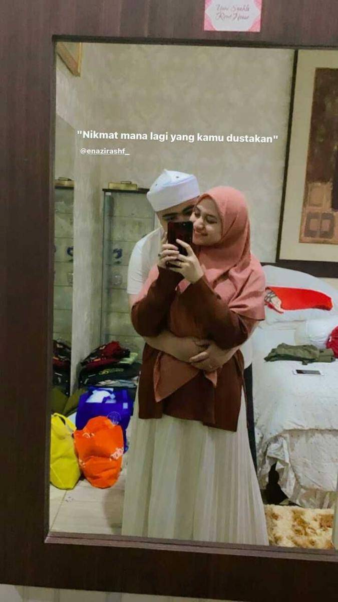 Kemesraan Ameer dan Zira (Instagram.com/ameer_azzikra)