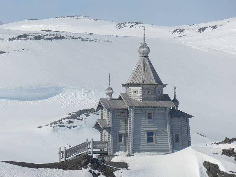 Gereja di Villa Las Estrellas (wikimedia.org)