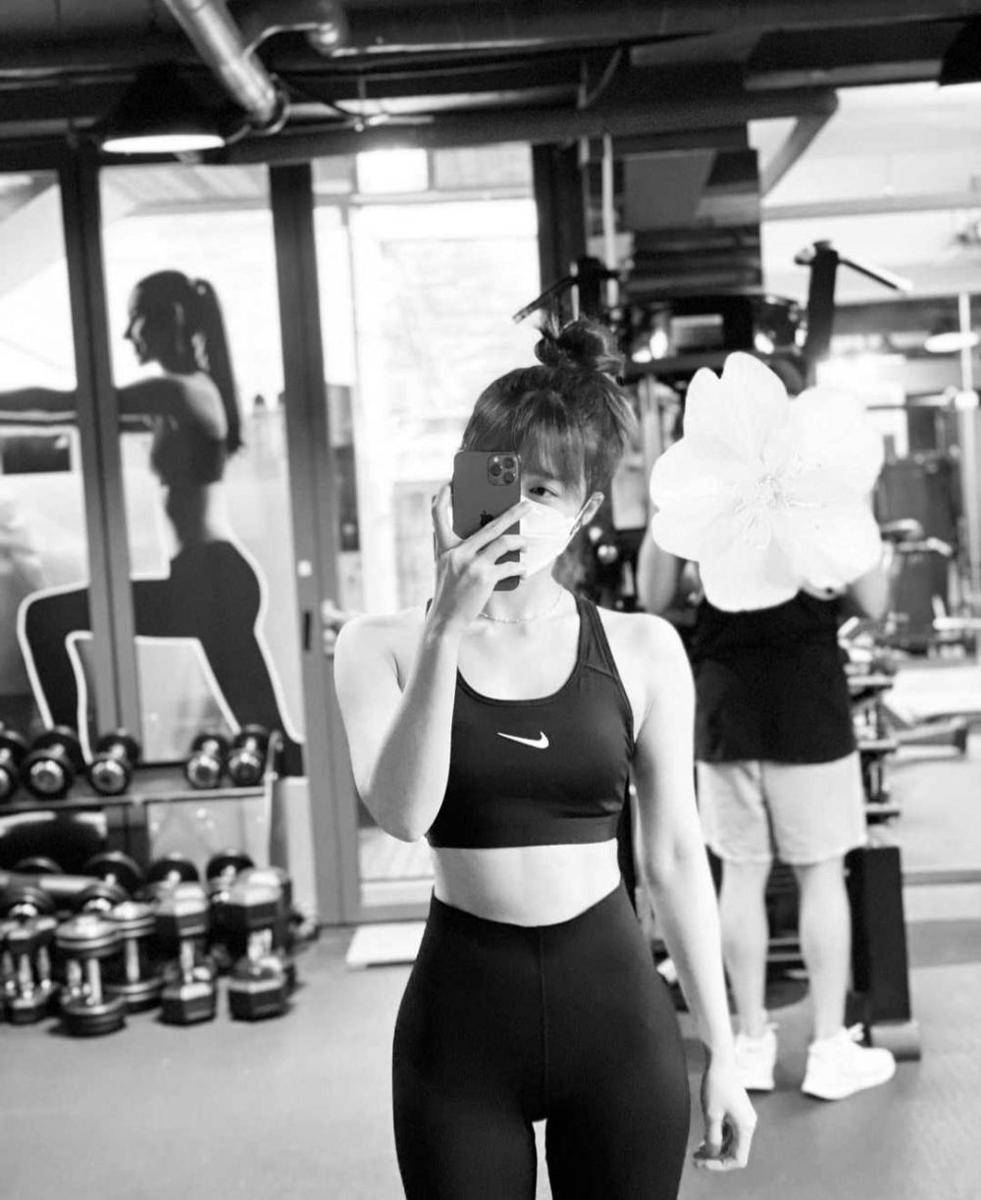 Jung Eun Ji (Instagram.com/artist_eunji)