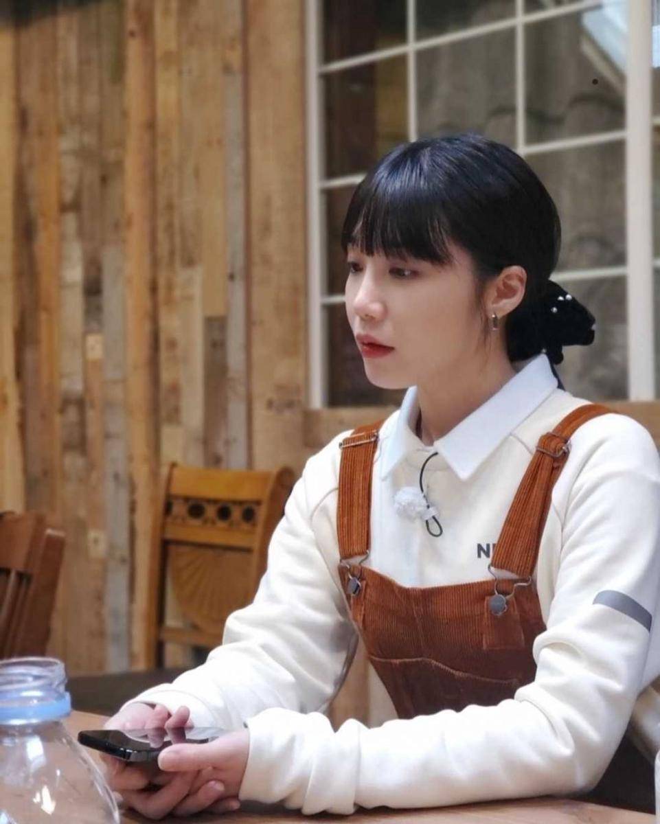 Jung Eun Ji (Instagram.com/artist_eunji)