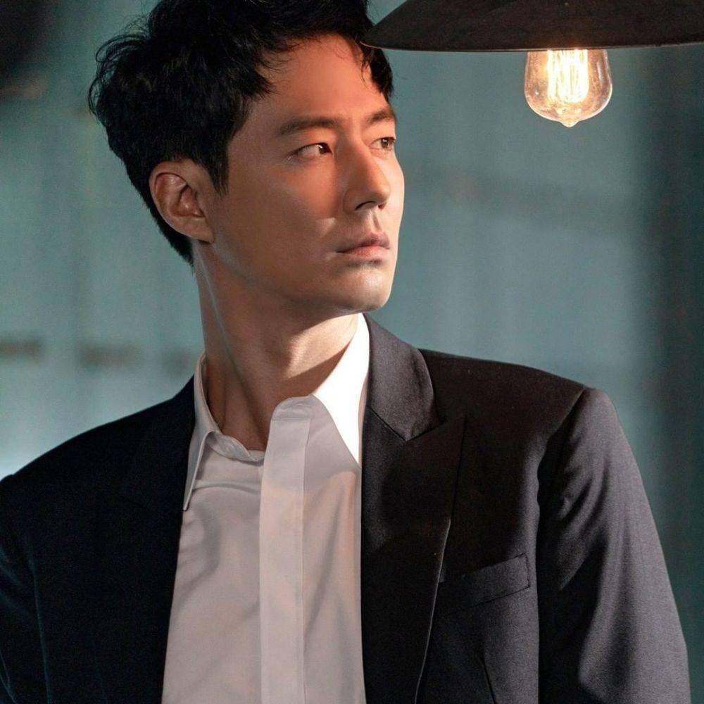Jo In Sung (instagram.com/iokcompany)