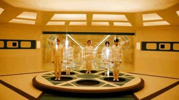 cuplikan MV 'Magic' (Youtube.com/HYBE LABELS)