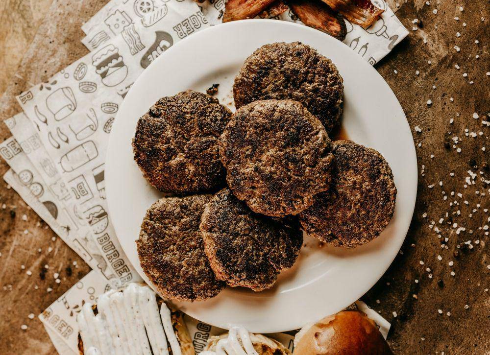 ilustrasi beef patty (pexels.com/jonathan borba)