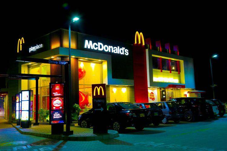Foto restoran cepat saji McDonald's. (Unsplash.com/Shahbaz Ali)