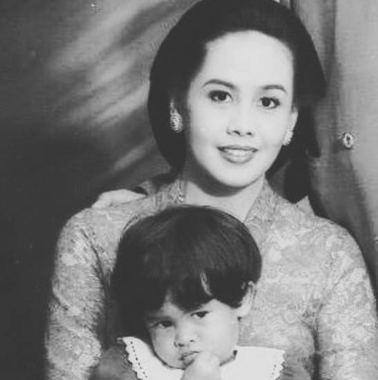 Kedekatan Maudy Ayunda dan mama (instagram.com/muren.s)