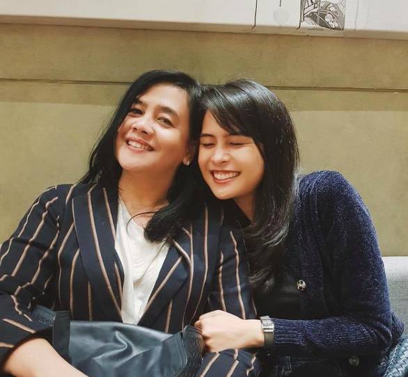 Kedekatan Maudy Ayunda dan mama (instagram.com/muren.s)