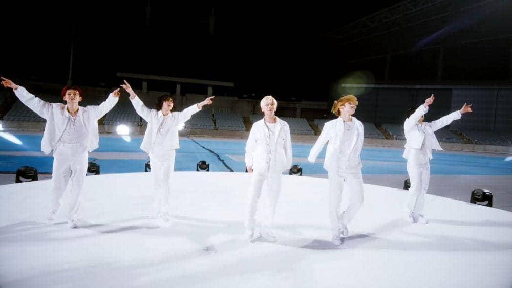 cuplikan MV 'Magic' (Youtube.com/HYBE LABELS)