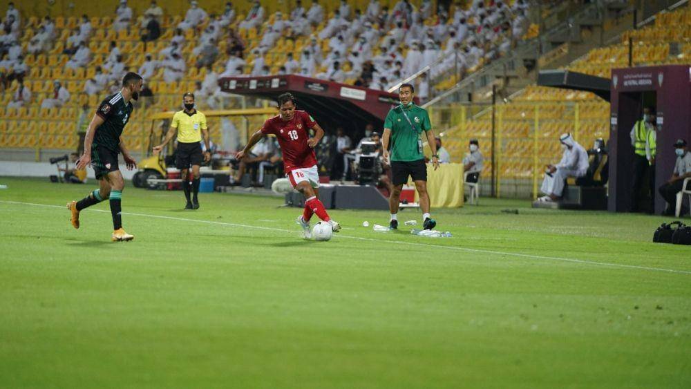 Gelandang Timnas Indonesia, Adam Alis Setyano, kala tampil di laga kontra Uni Emirat Arab / Dokumentasi PSSI