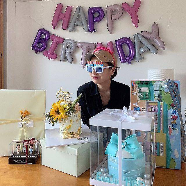 Ahn Eun Jin (instagram.com/eunjin__a)