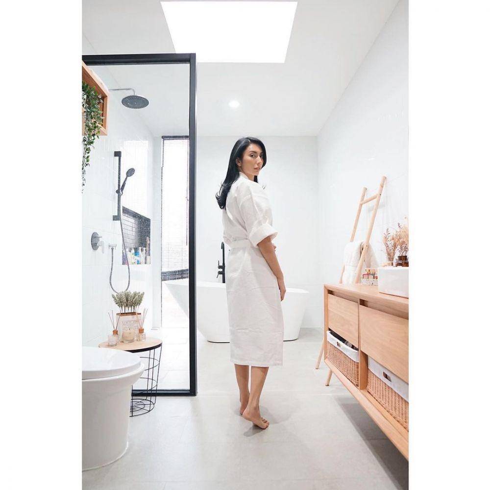 Rumah Tyas Mirasih yang bergaya minimalis. (instagram.com/tyasmirasih)