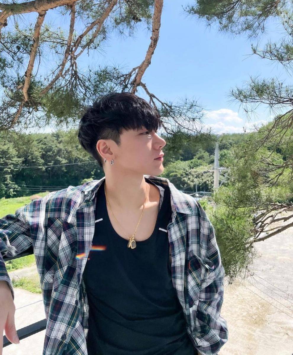 Ten NCT (instagram.com/tenlee_1001)