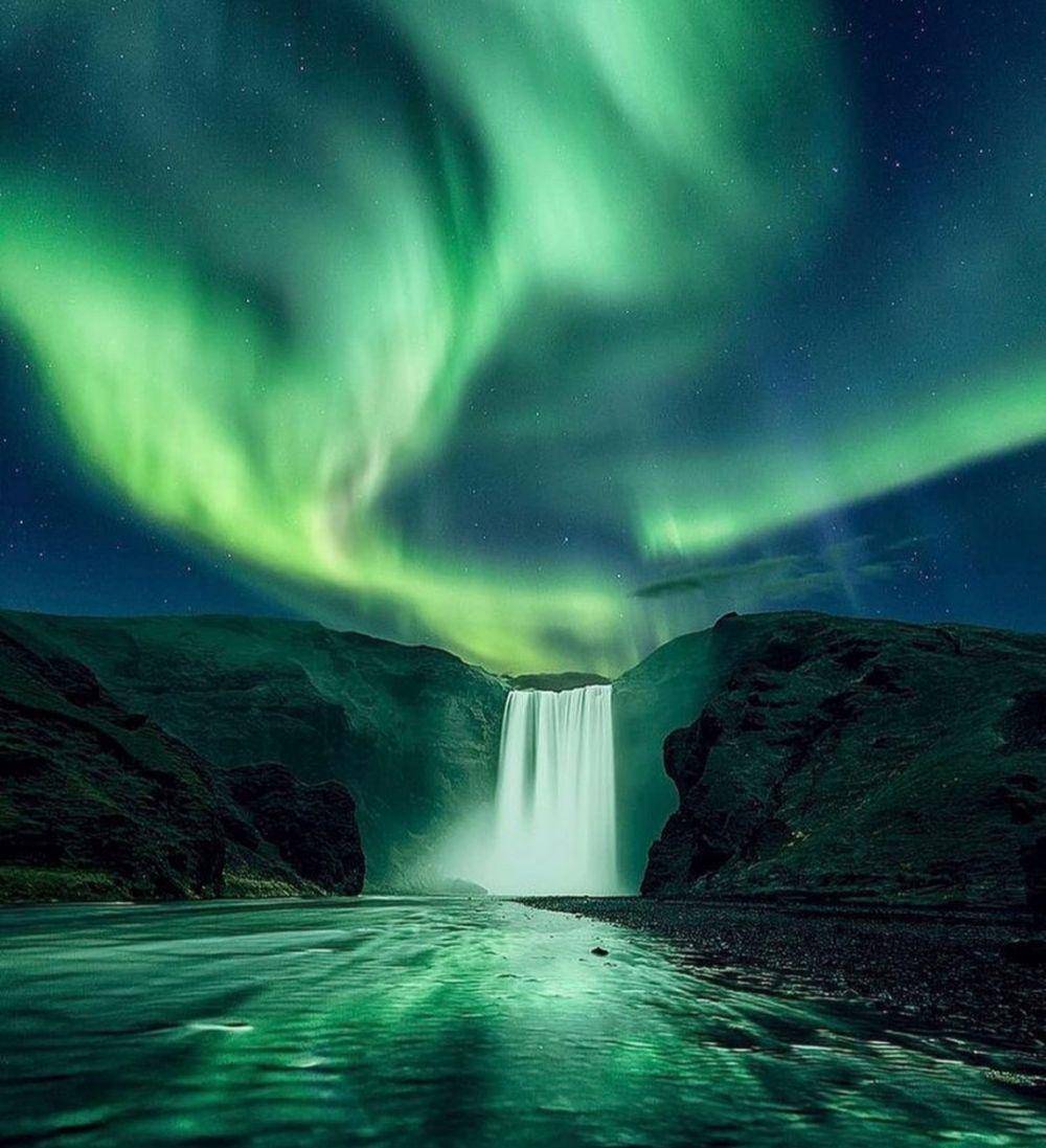 pesona Skógafoss (Instagram.com/raw_nordic)
