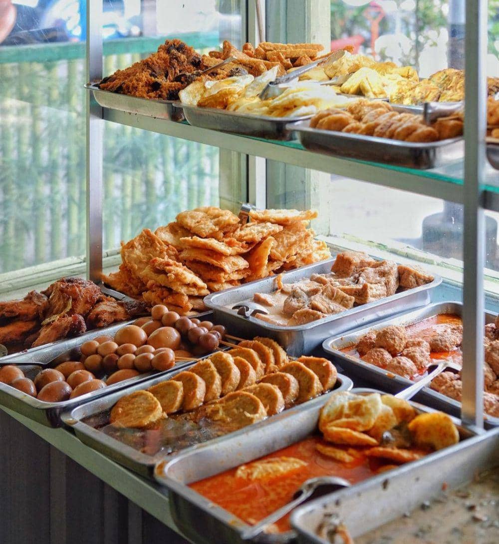 Warung makan bu broto (instagram.com/tumbarmerica)