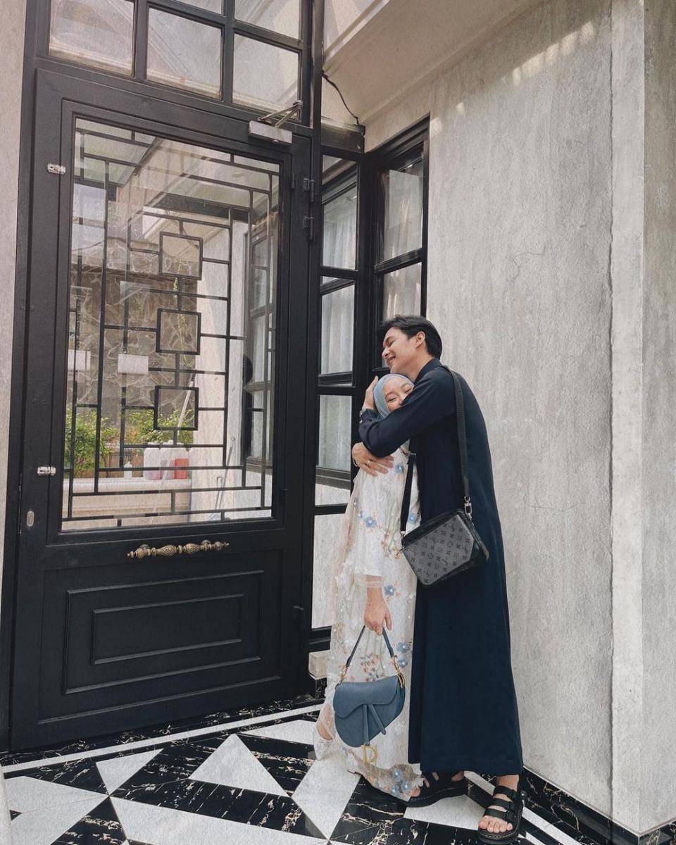 Dinda Hauw dan Rey Mbayang (instagram.com/dindahw)