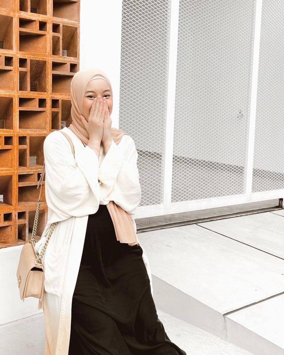 Dinda Hauw (instagram.com/dindahw)