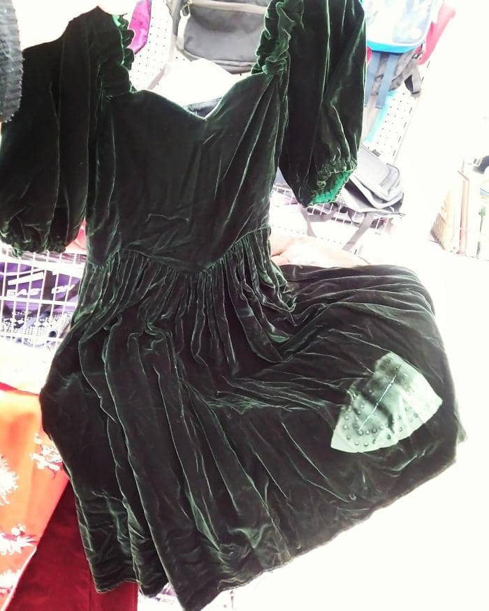 momen apes saat menyetrika (instagram.com/wereallyareromantic)