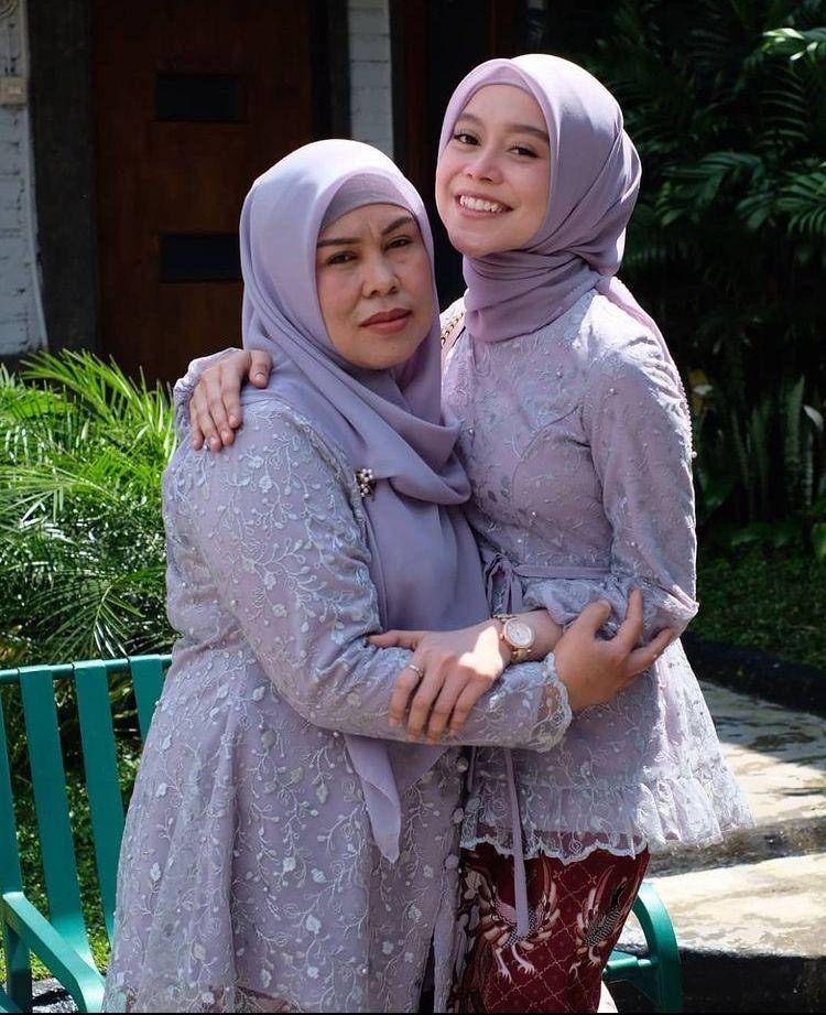 Lesty mama (Instagram.com/lestykejora)