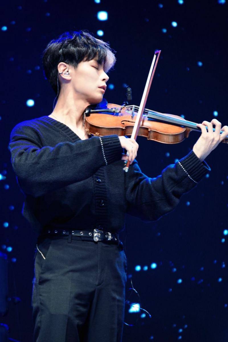 Shin Yechan (twitter.com/BANDLUCY_mystic)