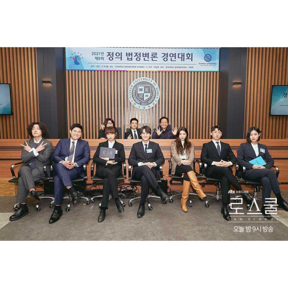 Resmi Tamat, Intip 10 Potret Kenangan Pemain KDrama Law School