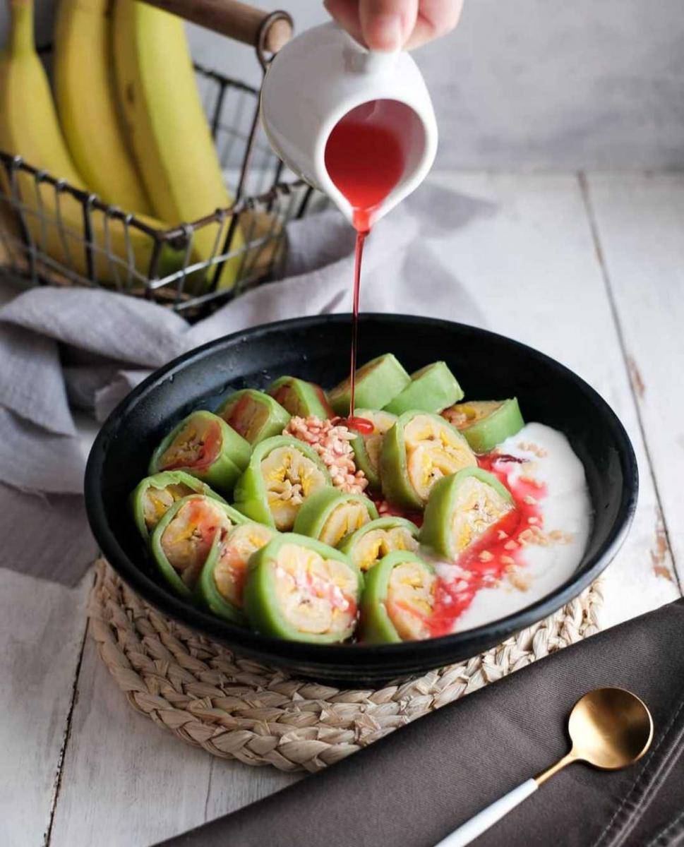 Es pisang ijo (instagram.com/foodnotestories)