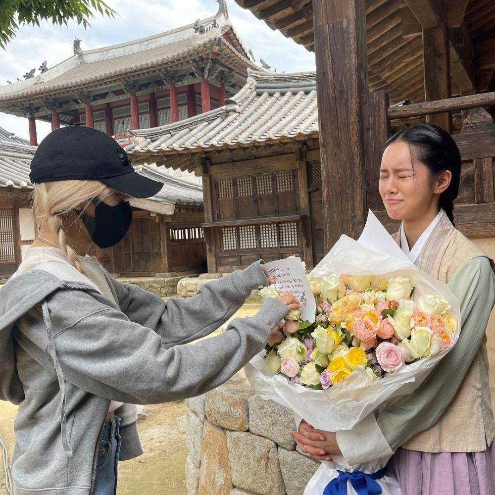Rose BLACKPINK di perayaan ulang tahun Hyeri (instagram.com/hyeri_0609)