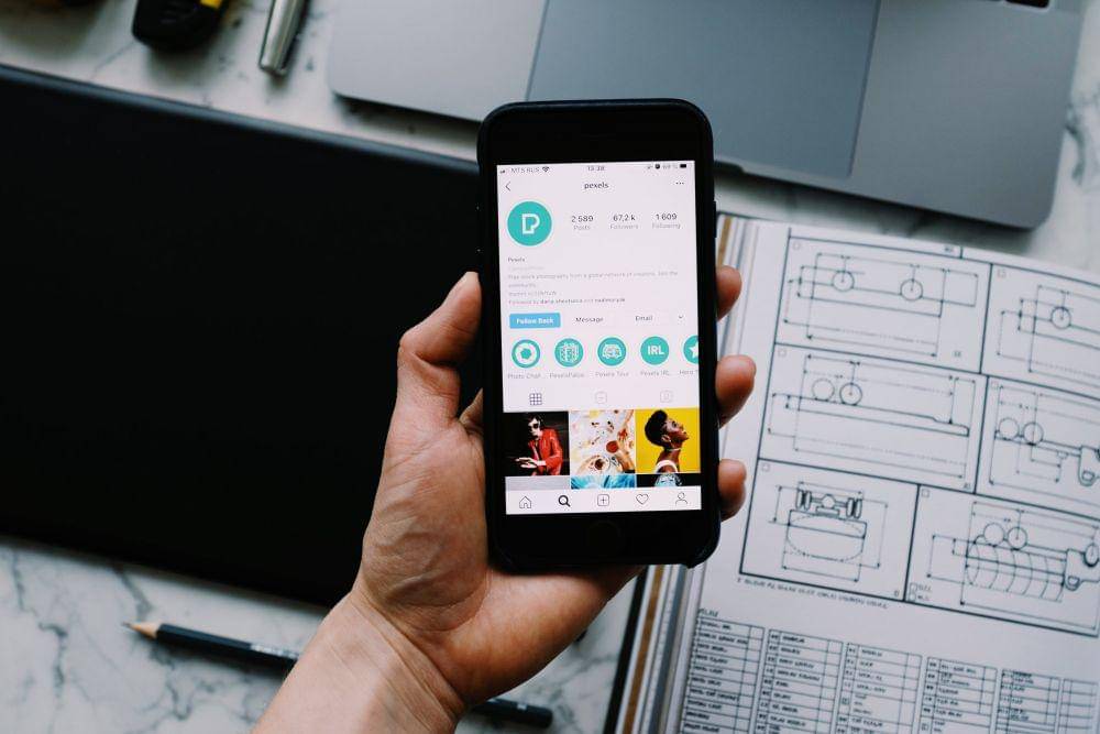 ilustrasi media sosial