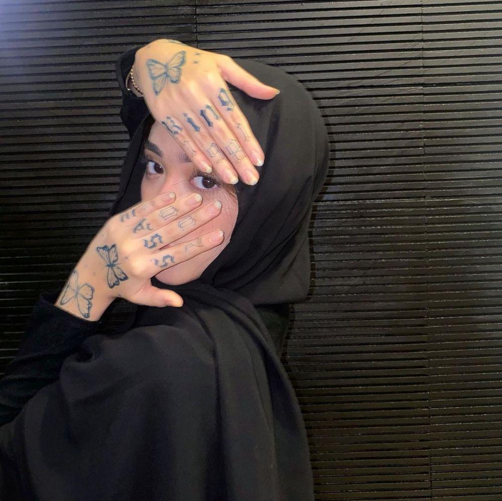 Bingung Padu Padan Pashmina? Berikut 10 OOTD ala Shirin Al Athrus!