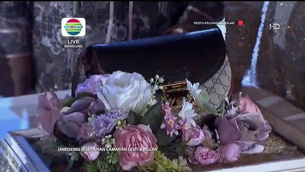 Seserahan lamaran Lesti Kejora dan Rizky Billar. (Dok. Indosiar)