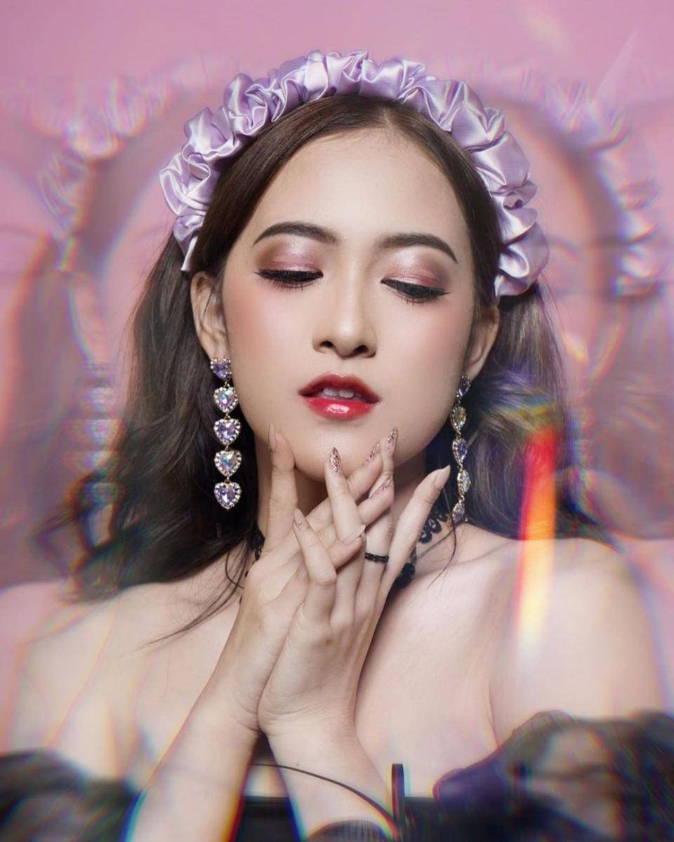 potret Eugine GLASS (Instagram.com/euginelavina)