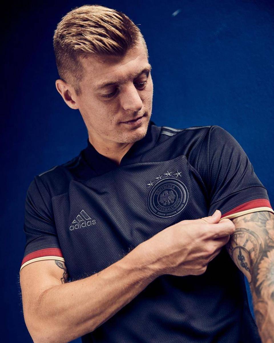 Jersei tandang Jerman di Piala Eropa 2020. (Instagram/dfb_team)