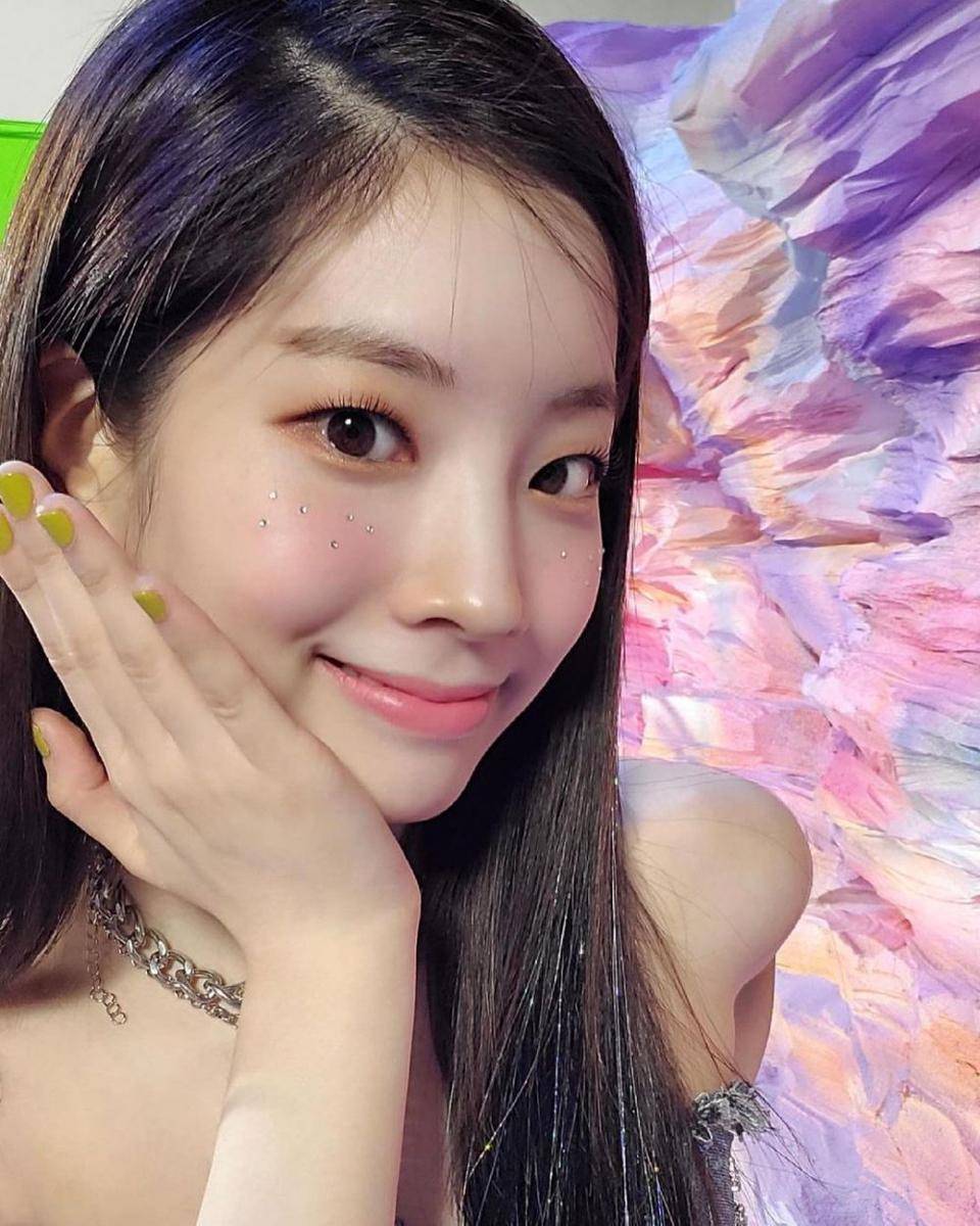 Dahyun TWICE (instagram.com/dahyuntwicey)