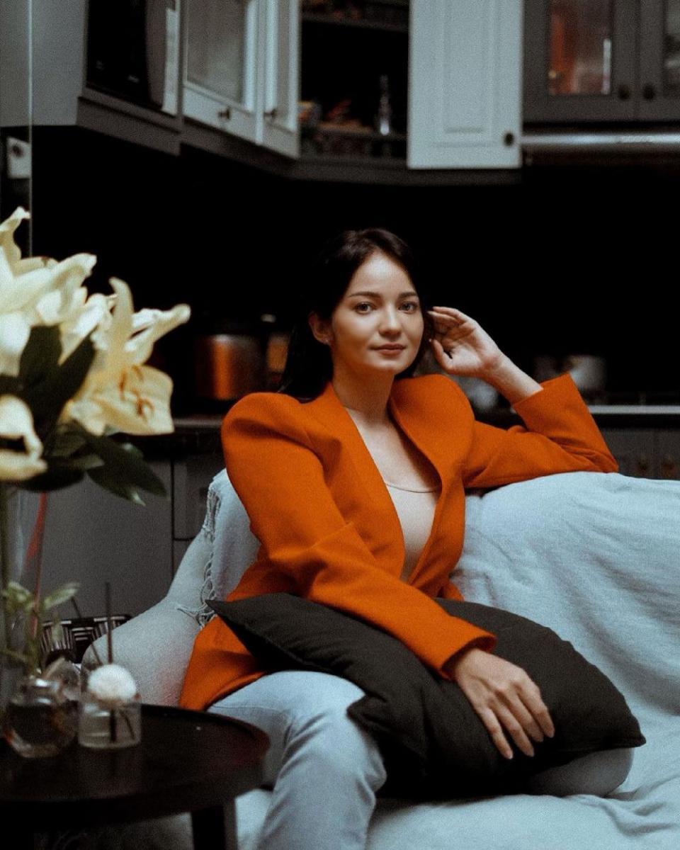 Rilis Single Setengah Hati, 10 Potret Enzy Storia yang Curi Perhatian
