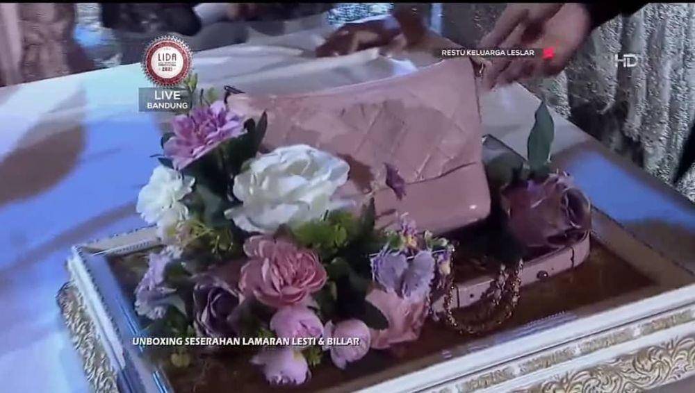 Seserahan lamaran Lesti Kejora dan Rizky Billar. (Dok. Indosiar)